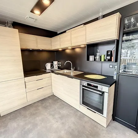 Chalet Cosy Avec Piscine Chauffee, Terrasse Et Parking A 2 Pas De La De