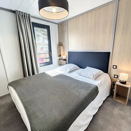Chalet Cosy Avec Piscine Chauffee, Terrasse Et Parking A 2 Pas De La De