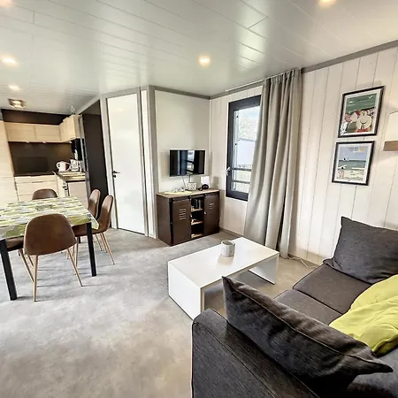 Chalet Cosy Avec Piscine Chauffee, Terrasse Et Parking A 2 Pas De La De