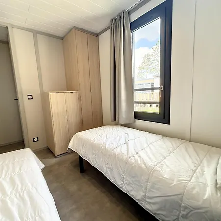 Chalet Cosy Avec Piscine Chauffee, Terrasse Et Parking A 2 Pas De La De