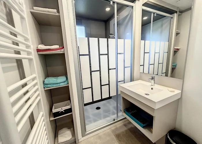 Cosy Avec Piscine Chauffee, Terrasse Et Parking A 2 Pas De La De - Fr-1-361-480 木屋 *